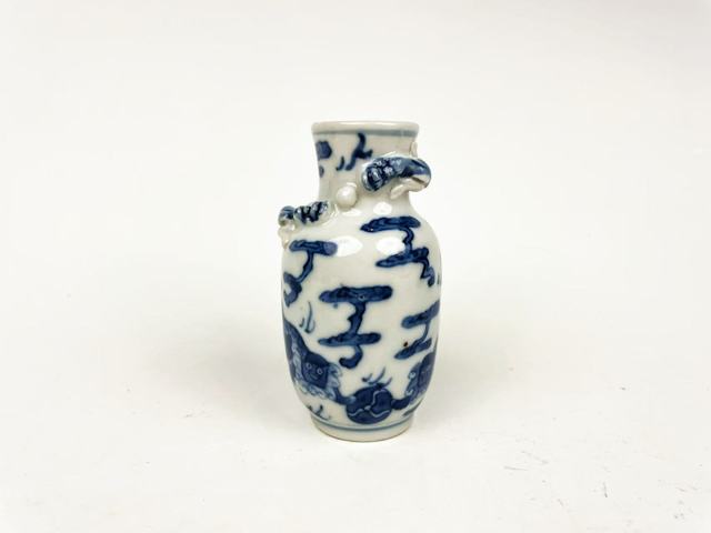 古玩陶瓷清晚期·青花獅子繡球螭龍瓶拍賣，當前價格0元