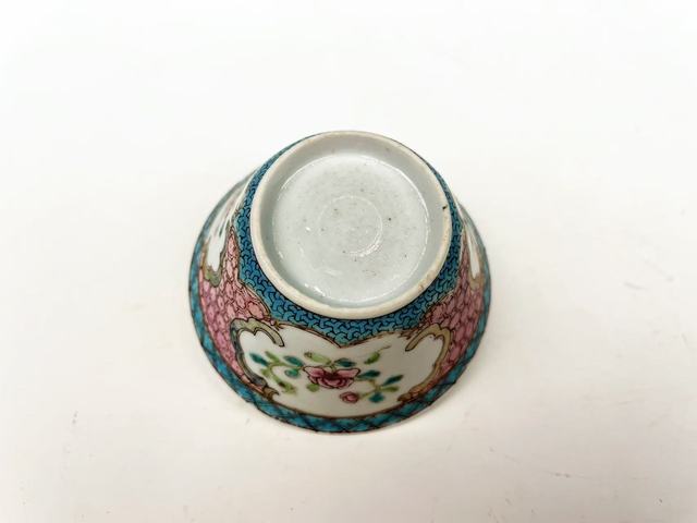 古玩陶瓷清雍正·粉彩開窗花卉紋杯拍賣，當前價格0元
