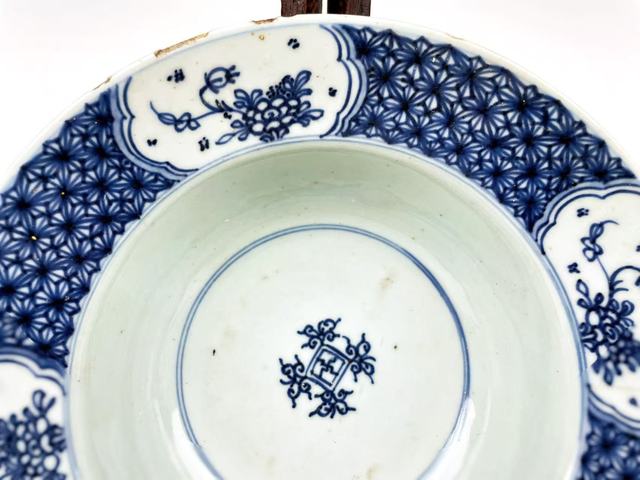 古玩陶瓷清康熙·青花八寶折沿大碗拍賣,當前價格0元