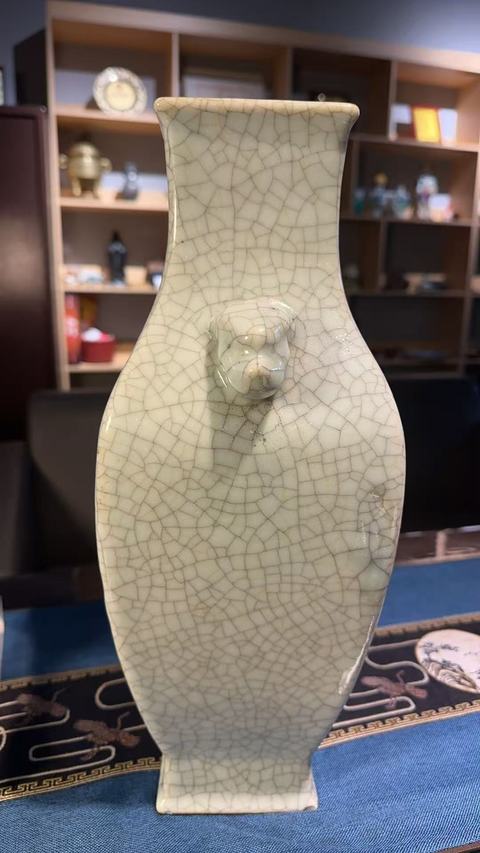 古玩陶瓷哥釉瓶真品鑒賞圖