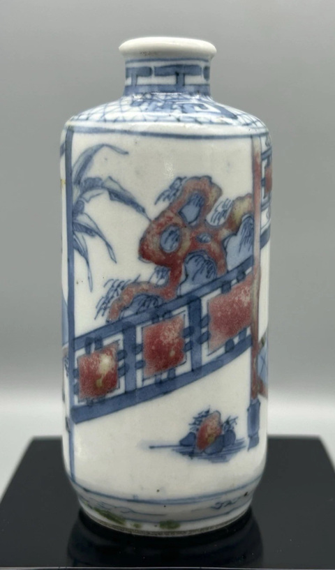 古玩陶瓷青花釉里紅人物紋鼻煙壺真品鑒賞圖