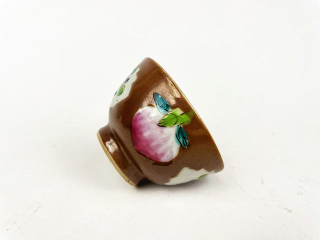 古玩陶瓷清雍正·粉彩桃紋紫金釉杯拍賣，當前價格0元