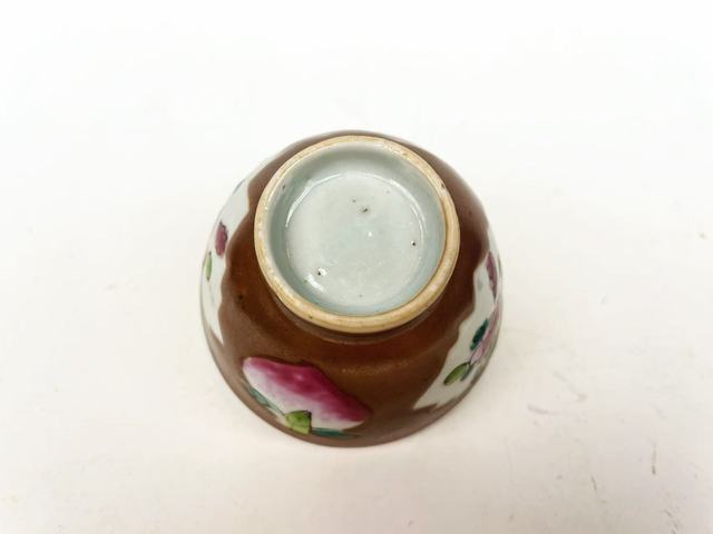 古玩陶瓷清雍正·粉彩桃紋紫金釉杯拍賣，當前價格0元