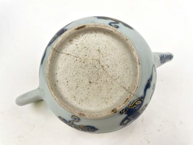 古玩陶瓷清康熙·青花描金芭蕉蝶紋茶壺拍賣，當前價格0元