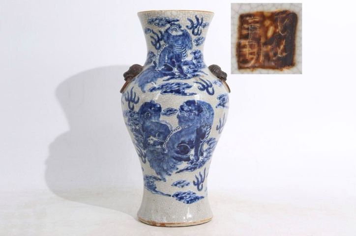 古玩陶瓷哥釉地鐵銹釉青花獅紋雙鋪首觀(guān)音瓶真品鑒賞圖
