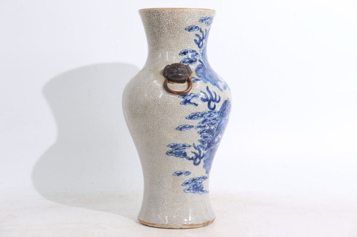 古玩陶瓷哥釉地鐵銹釉青花獅紋雙鋪首觀(guān)音瓶真品鑒賞圖