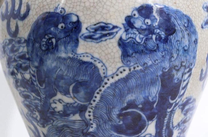 古玩陶瓷哥釉地鐵銹釉青花獅紋雙鋪首觀(guān)音瓶真品鑒賞圖