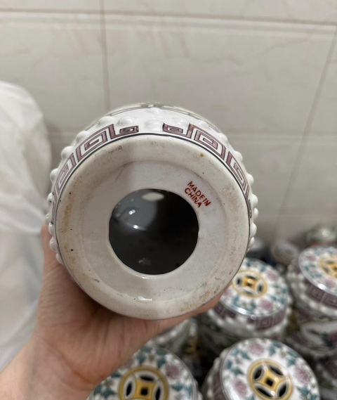 古玩陶瓷粉彩花卉紋鼓釘罐真品鑒賞圖