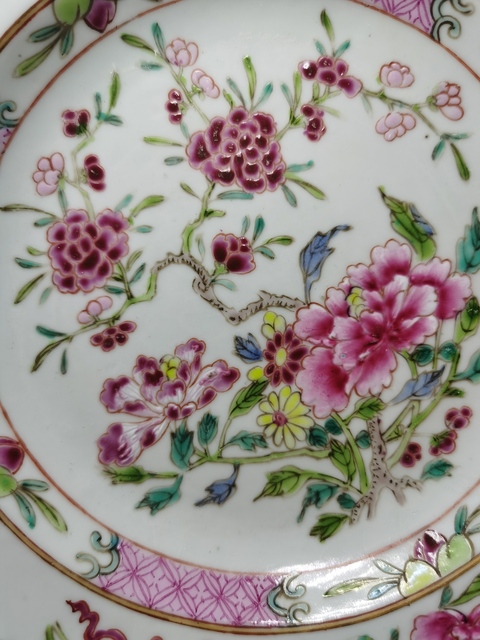 古玩陶瓷花卉紋粉彩盤真品鑒賞圖
