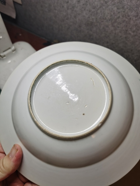 古玩陶瓷花卉紋粉彩盤真品鑒賞圖