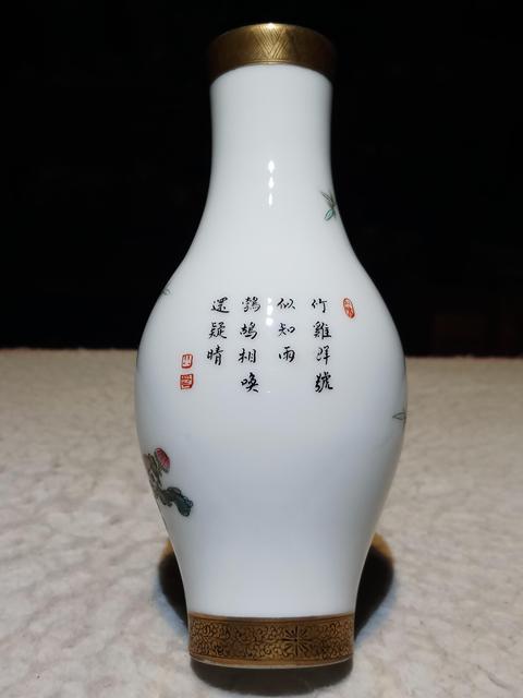 古玩陶瓷琺瑯彩風格花鳥紋橄欖瓶真品鑒賞圖