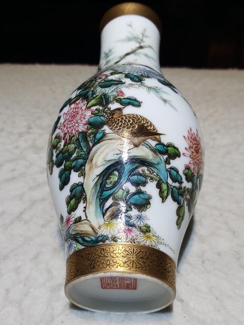 古玩陶瓷琺瑯彩風格花鳥紋橄欖瓶真品鑒賞圖