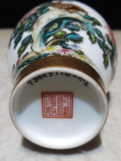 古玩陶瓷琺瑯彩風格花鳥紋橄欖瓶真品鑒賞圖
