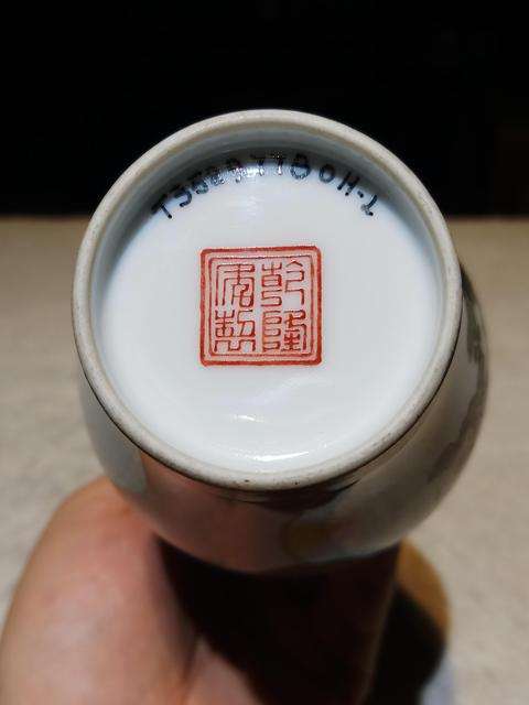 古玩陶瓷琺瑯彩風格花鳥紋橄欖瓶真品鑒賞圖
