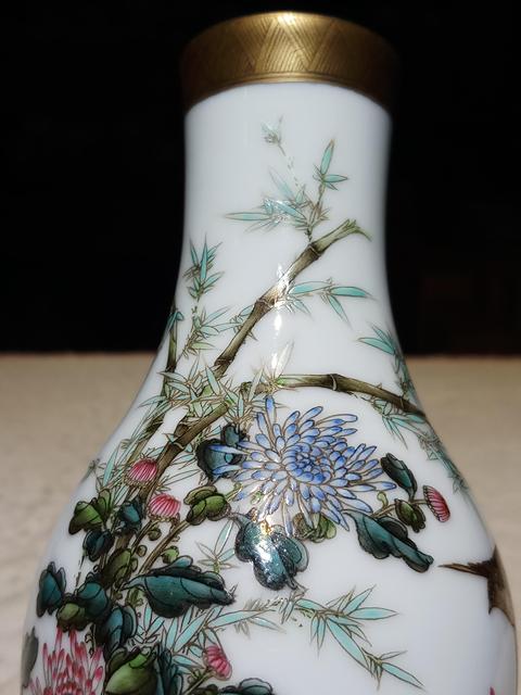 古玩陶瓷琺瑯彩風格花鳥紋橄欖瓶真品鑒賞圖