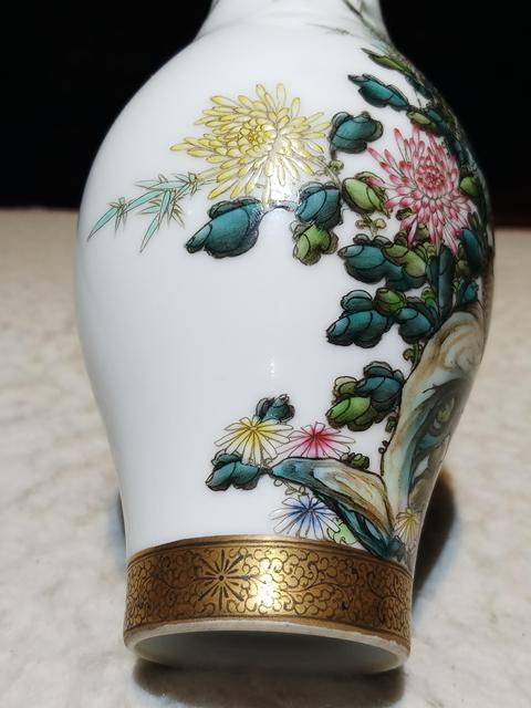 古玩陶瓷琺瑯彩風格花鳥紋橄欖瓶真品鑒賞圖