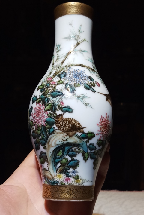 古玩陶瓷琺瑯彩風格花鳥紋橄欖瓶真品鑒賞圖