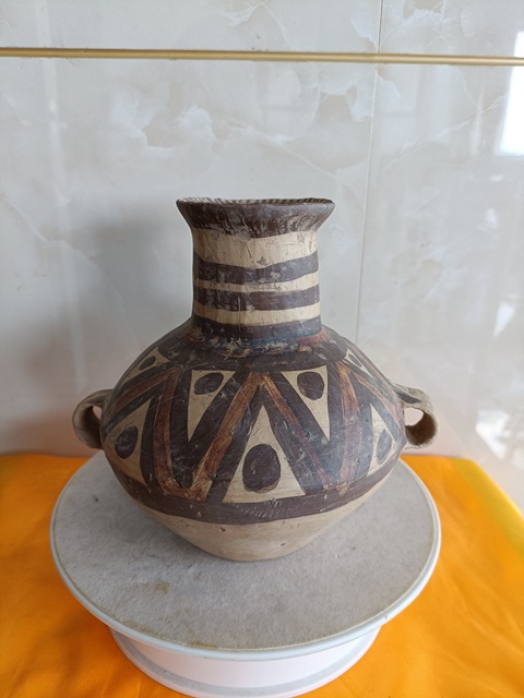 古玩陶瓷館藏級精品馬家窯文化·馬廠類型幾何折現紋雙耳壺拍賣,當前價格998元