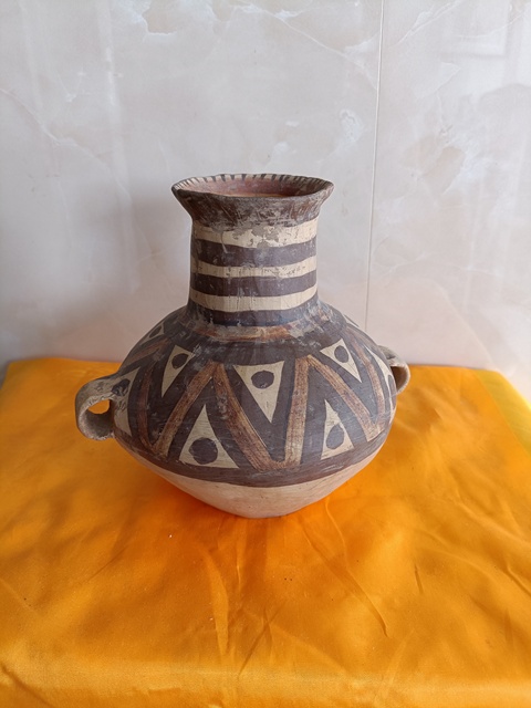 古玩陶瓷館藏級精品馬家窯文化·馬廠類型幾何折現紋雙耳壺拍賣,當前價格998元