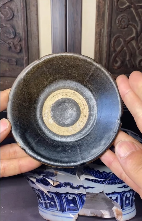 古玩陶瓷耀州窯褐釉葵口茶盞真品鑒賞圖