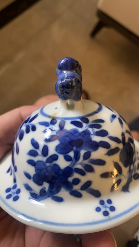 古玩陶瓷人物紋青花雞腿蓋瓶真品鑒賞圖