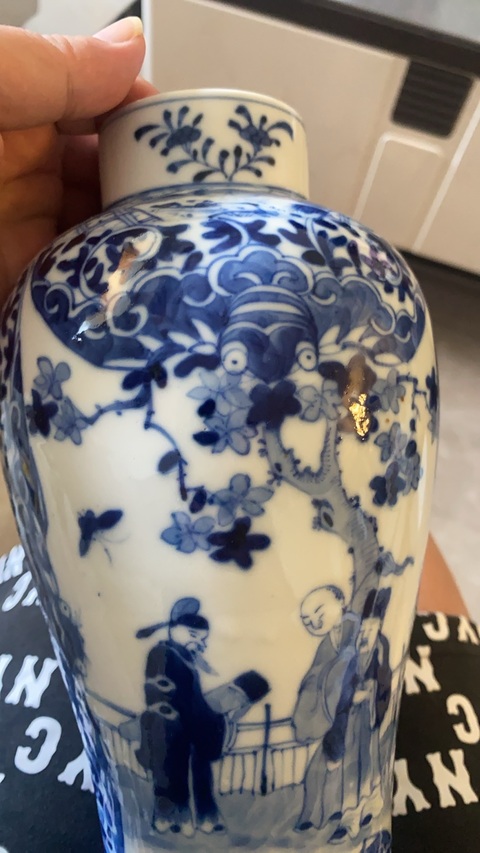 古玩陶瓷人物紋青花雞腿蓋瓶真品鑒賞圖
