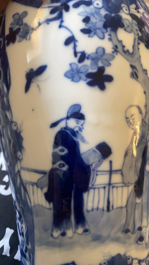 古玩陶瓷人物紋青花雞腿蓋瓶真品鑒賞圖