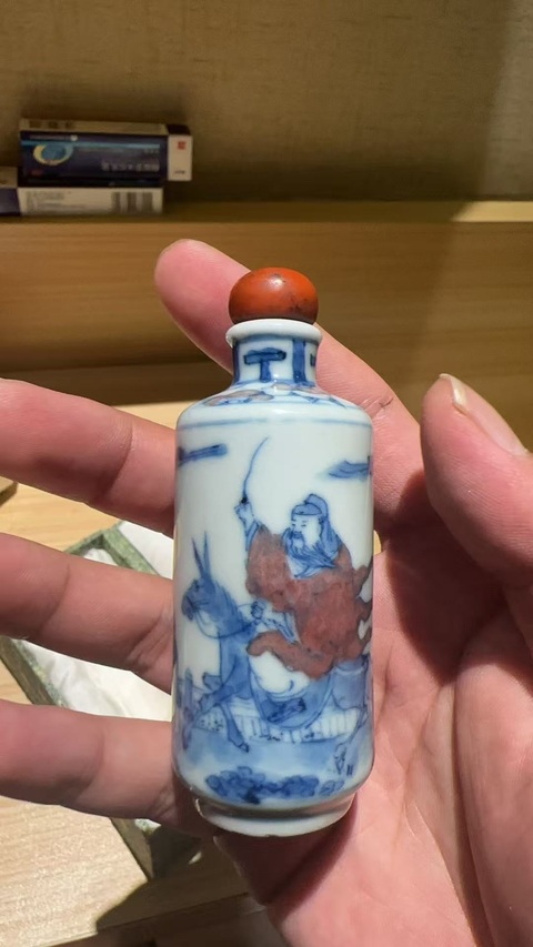 古玩陶瓷青花釉里紅人物鼻煙壺真品鑒賞圖