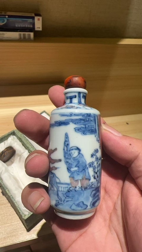 古玩陶瓷青花釉里紅人物鼻煙壺真品鑒賞圖
