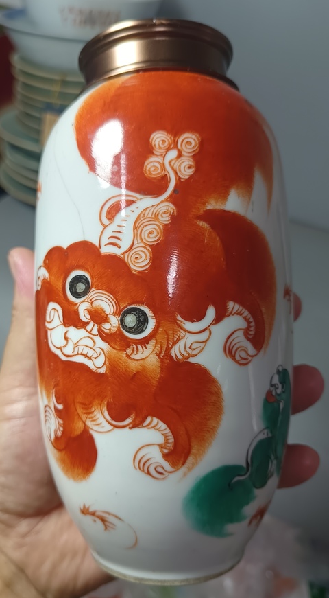 古玩陶瓷太師少保礬紅綠彩瓶真品鑒賞圖