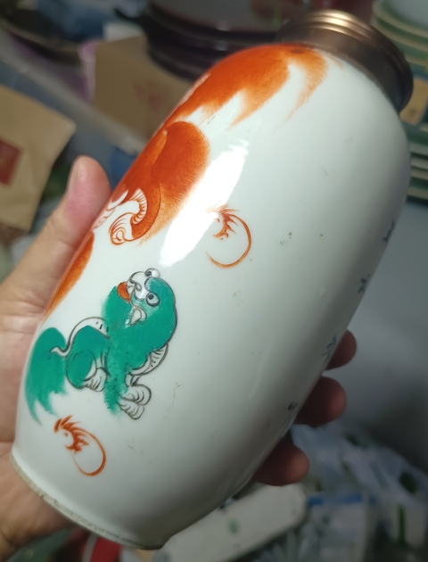 古玩陶瓷太師少保礬紅綠彩瓶真品鑒賞圖