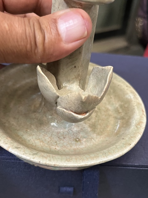古玩陶瓷越窯青瓷蘭花蠟燈真品鑒賞圖
