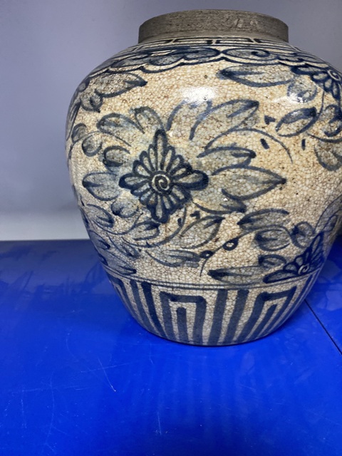 古玩陶瓷花卉紋青花罐真品鑒賞圖