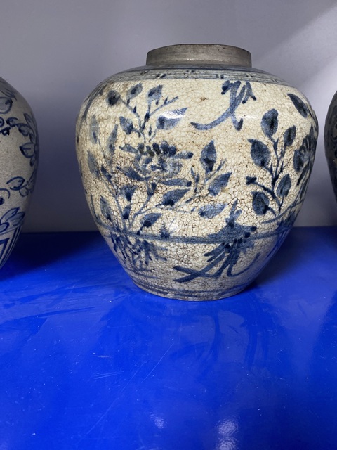 古玩陶瓷花卉紋青花罐真品鑒賞圖