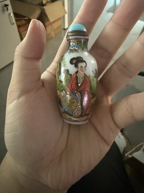 古玩陶瓷鼻煙壺真品鑒賞圖