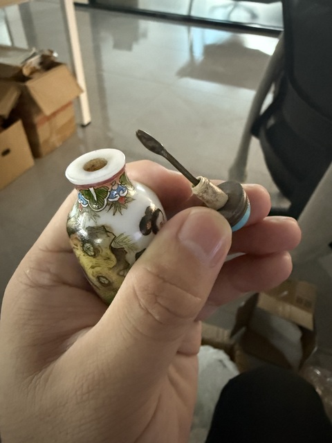 古玩陶瓷鼻煙壺真品鑒賞圖