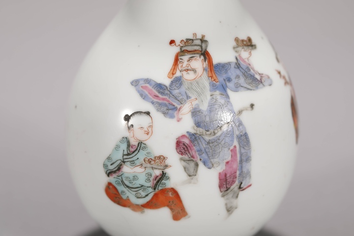 古玩陶瓷人物紋粉彩瓶真品鑒賞圖
