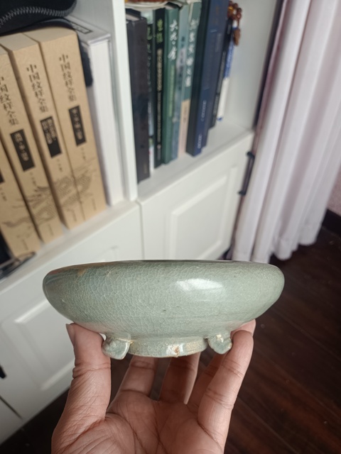 古玩陶瓷龍泉青瓷三足爐拍賣,當前價格2100元