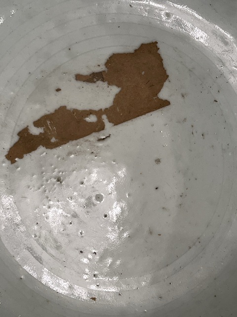 古玩陶瓷豆青釉暗刻花卉紋三足爐真品鑒賞圖
