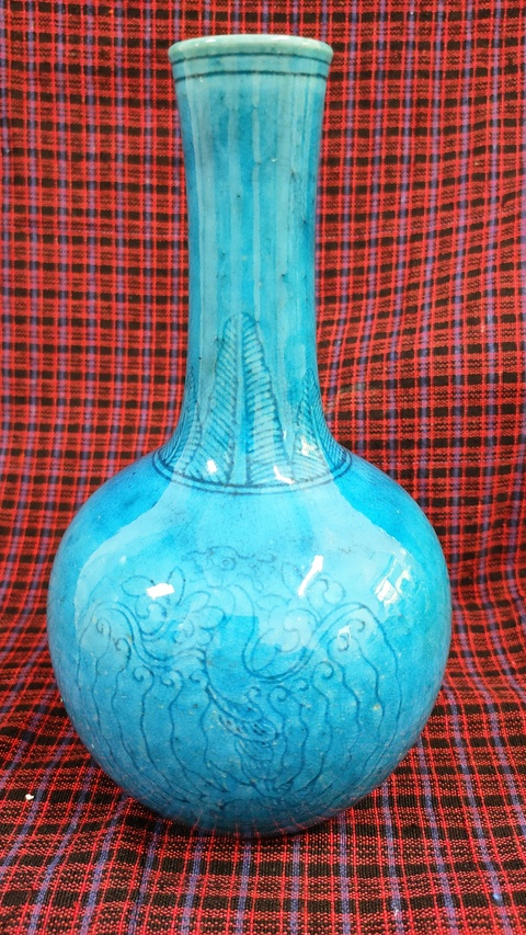古玩陶瓷孔雀藍暗刻瓶真品鑒賞圖