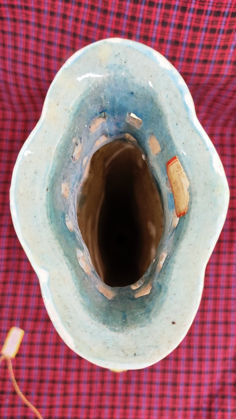 古玩陶瓷粉彩堆塑鏤空瓶真品鑒賞圖