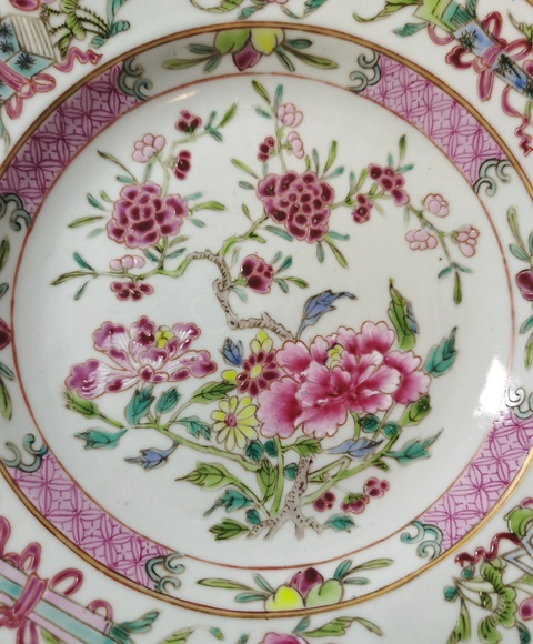 古玩陶瓷花卉紋粉彩盤真品鑒賞圖