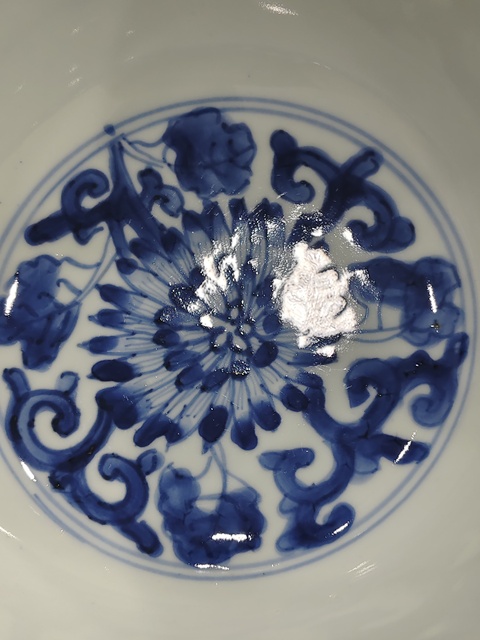 古玩陶瓷菊花青花碗真品鑒賞圖