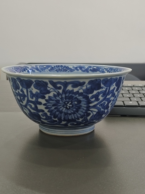 古玩陶瓷菊花青花碗真品鑒賞圖