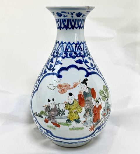 古玩陶瓷青花開窗粉彩人物玉壺春瓶真品鑒賞圖