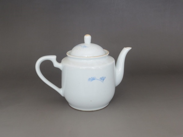 古玩陶瓷粉彩松鶴延年圖茶壺真品鑒賞圖