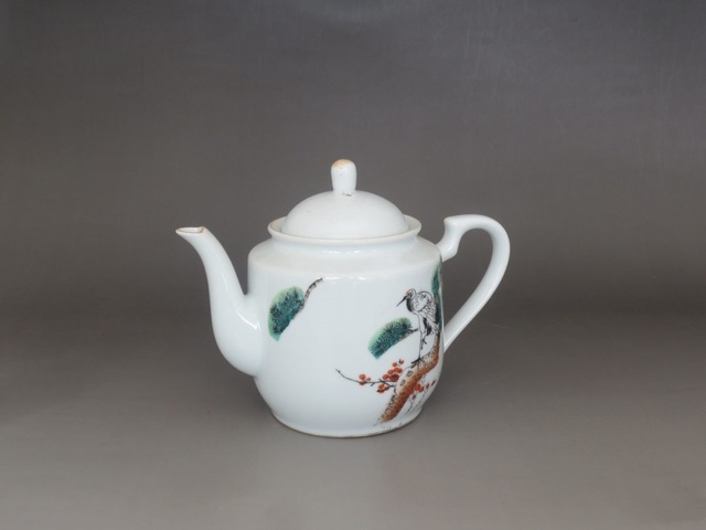 古玩陶瓷粉彩松鶴延年圖茶壺真品鑒賞圖
