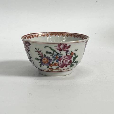 古玩陶瓷花卉紋廣彩杯真品鑒賞圖