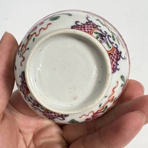 古玩陶瓷花卉紋廣彩杯真品鑒賞圖