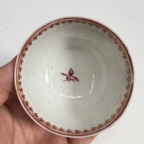 古玩陶瓷花卉紋廣彩杯真品鑒賞圖
